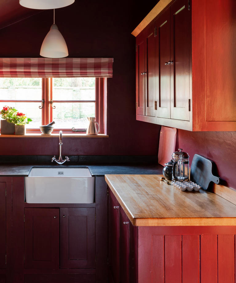 Farrow & Ball's 60-second kitchen color scheme proves 'unexpected red ...
