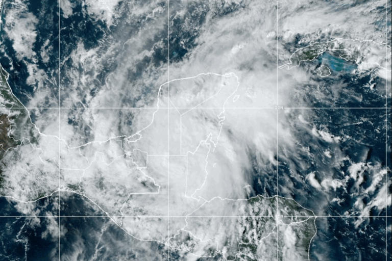 Cuatro tormentas amenazan la costa oeste FOTO NOAA