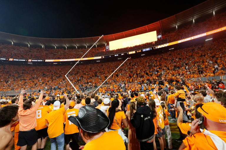 Vol fans tear down Neyland Stadium goal posts again following Alabama win