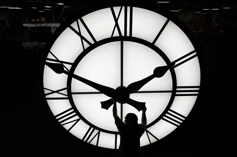 When do clocks ‘fall back’ as daylight saving time ends?