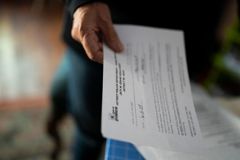 Debit and ATM card scam involves fake texts and porch piracy. How to ...