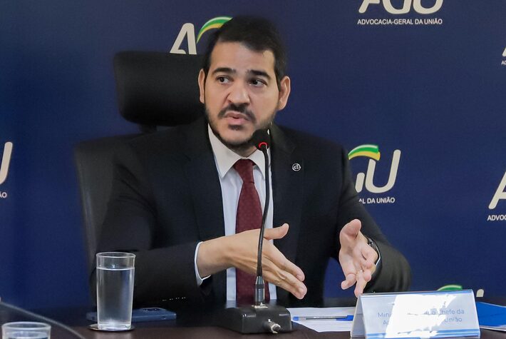 Messias também fez um apelo aos aposentados para que não entrem na Justiça para pedir o ressarcimento Foto: Daniel Estevão/AGU