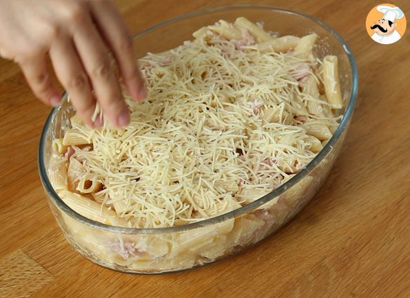 Nudelgratin mit käse und schinken