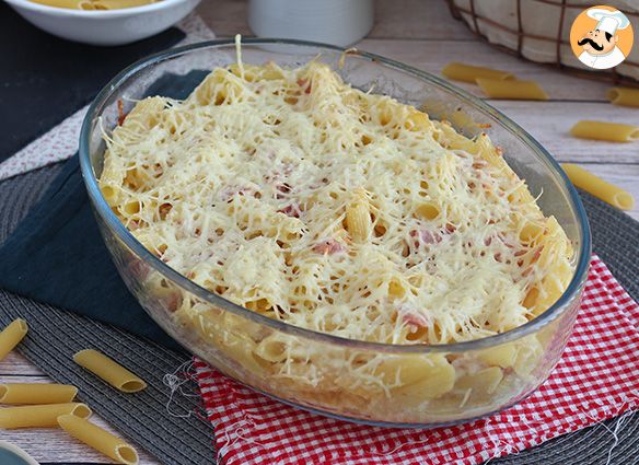 Nudelgratin mit käse und schinken