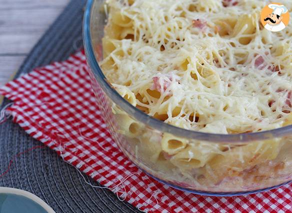 Nudelgratin mit käse und schinken