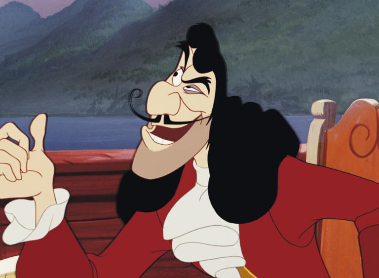 フック船長の本名は？ ディズニー映画『ピーター・パン』より