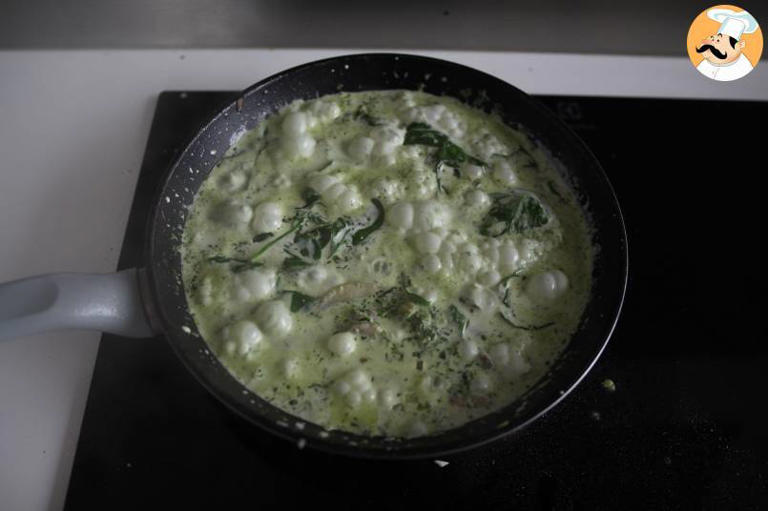 Chicken with a creamy spinach and mushroom sauce