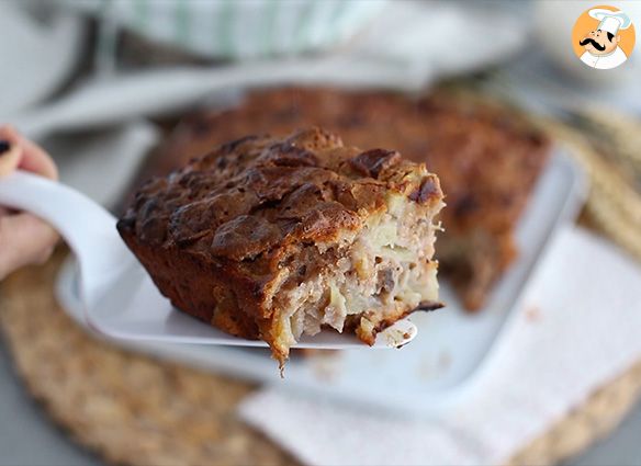 Apfelkuchen mit zimt und nüssen