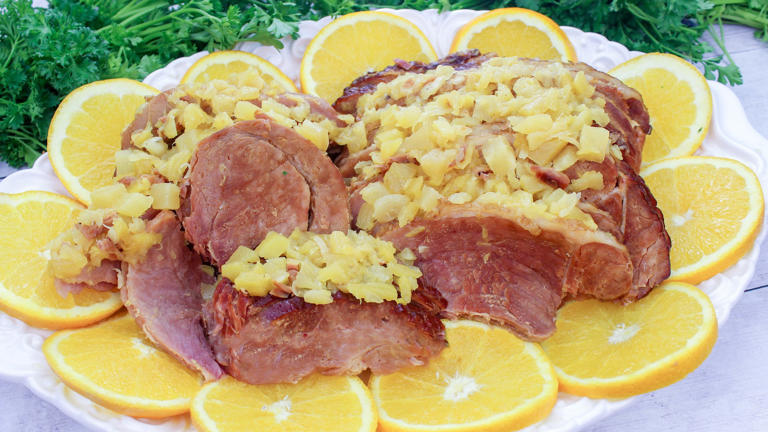 This yummy holiday ham literally falls off the bone after cooking in ...