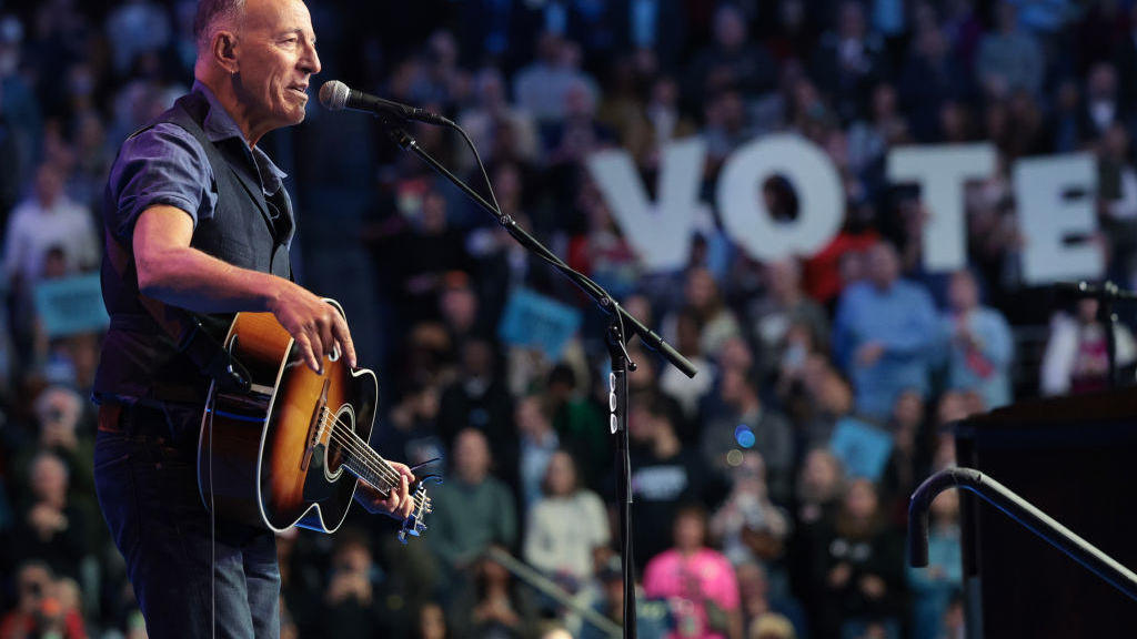 John Legend Joins Bruce Springsteen, Barack Obama At Philadelphia ...