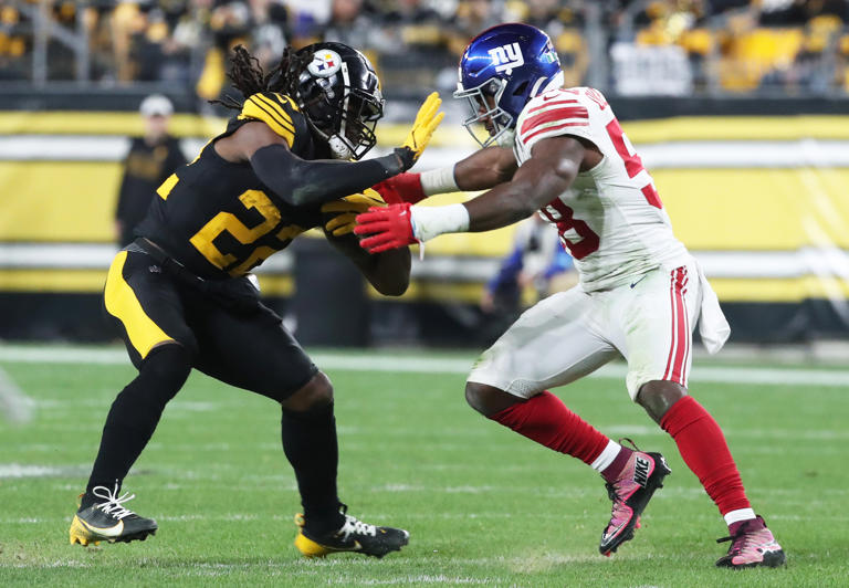 Najee Harris Sets Career-Best Mark vs. Giants