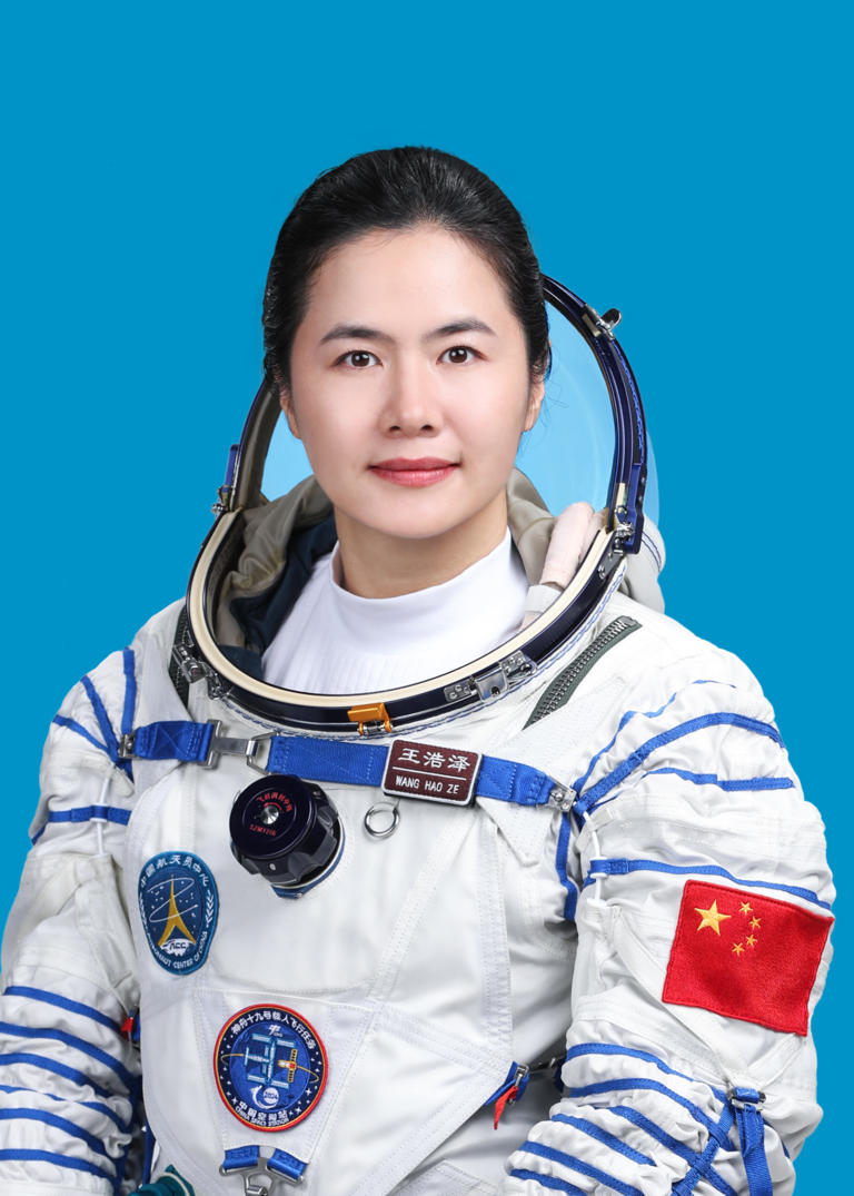 神十九航天员王浩泽:中国首位女航天飞行工程师 神十九航天员王浩泽:中国首位女航天飞行工程师