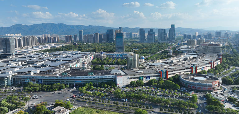 鸟瞰义乌国际商贸城。新华社发（何锦程摄）