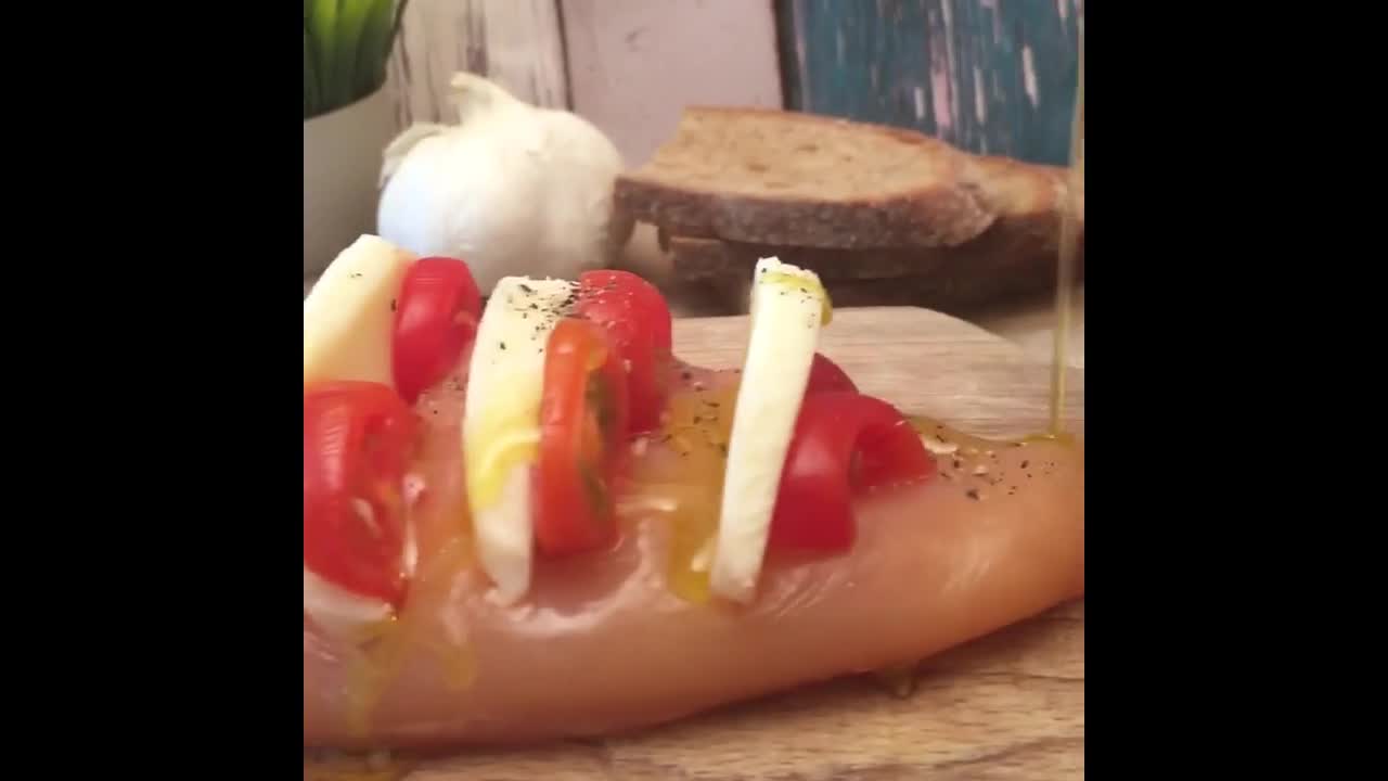 Hühnchen-Caprese-Sandwich