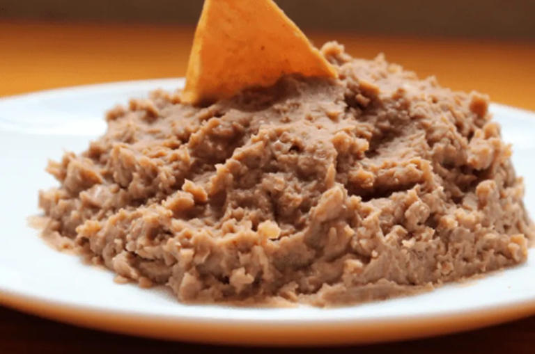 frijoles refritos en el refrigerador