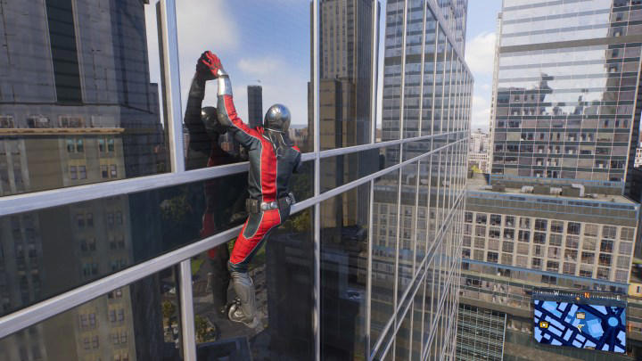 Spider-Man climbs up a building in Spider-Man 2.