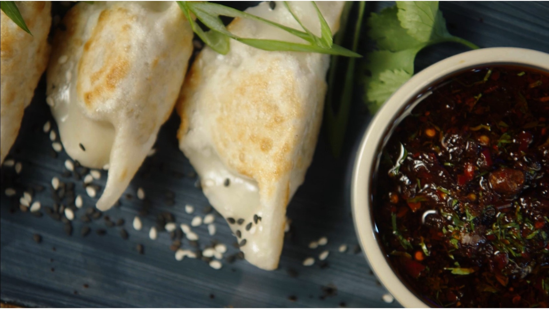 Knusprige Hühner-Gyoza, ein herzhafter japanischer Genuss