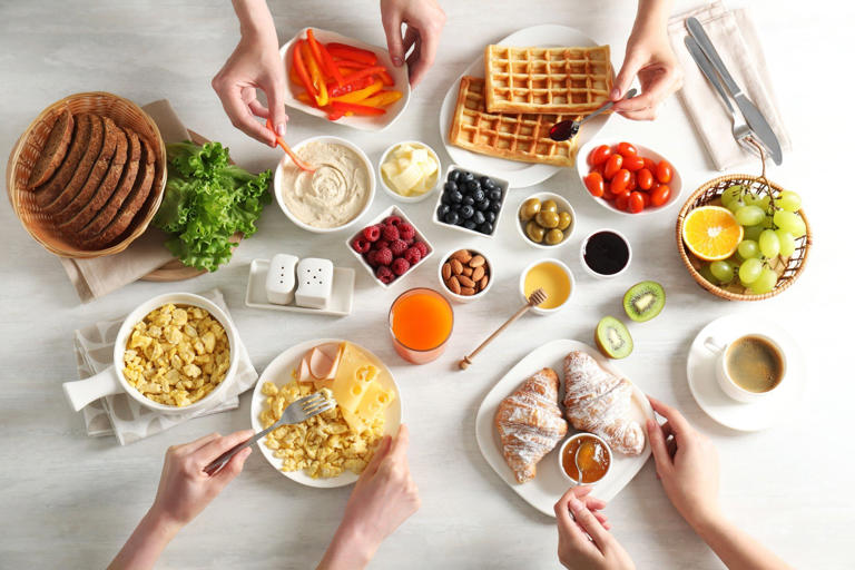 Study Finds Eating A Late Breakfast Linked To Increased Risk Of Death - ecke17n