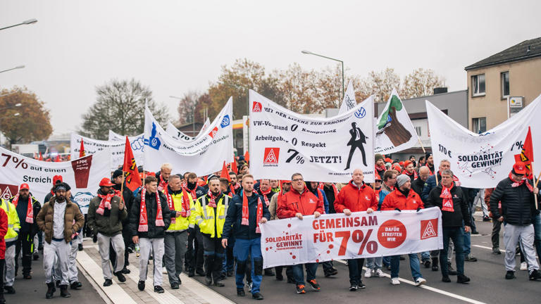 Solidaritätsstreik Für Gaza: Italienische Gewerkschaften Legen Landesweit Arbeit Nieder - qfabhye
