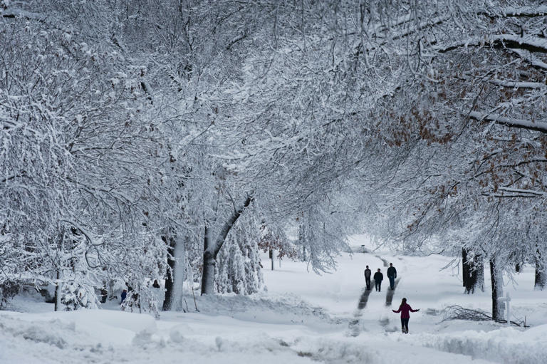 Image of snowy conditions in Prairie Village, Kansas, in 2013. Julie Denesha/GETTY