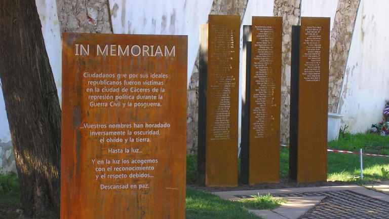 Una exposición recuerda a las mujeres represaliadas por el franquismo en Cáceres