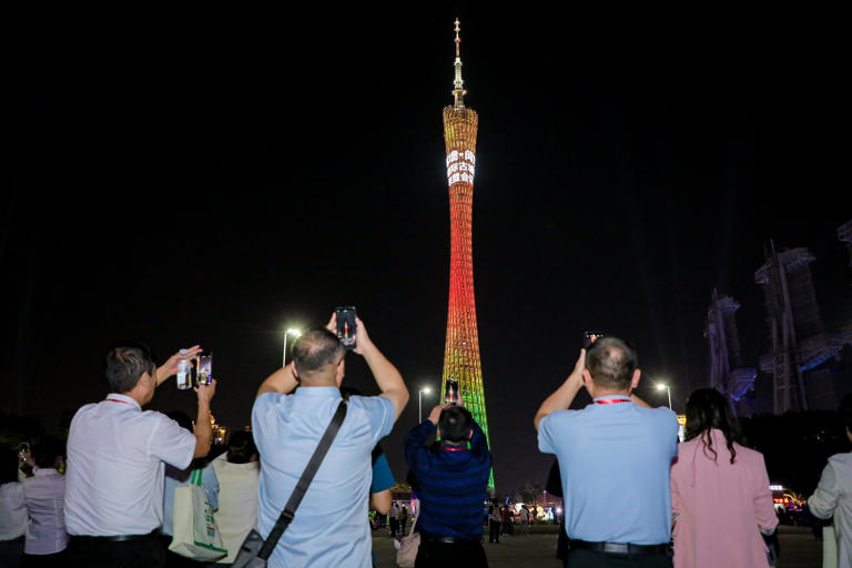 圖集|逛城墻、看非遺、賞燈景，國際古城墻（堡）聯盟代表感受花城文化