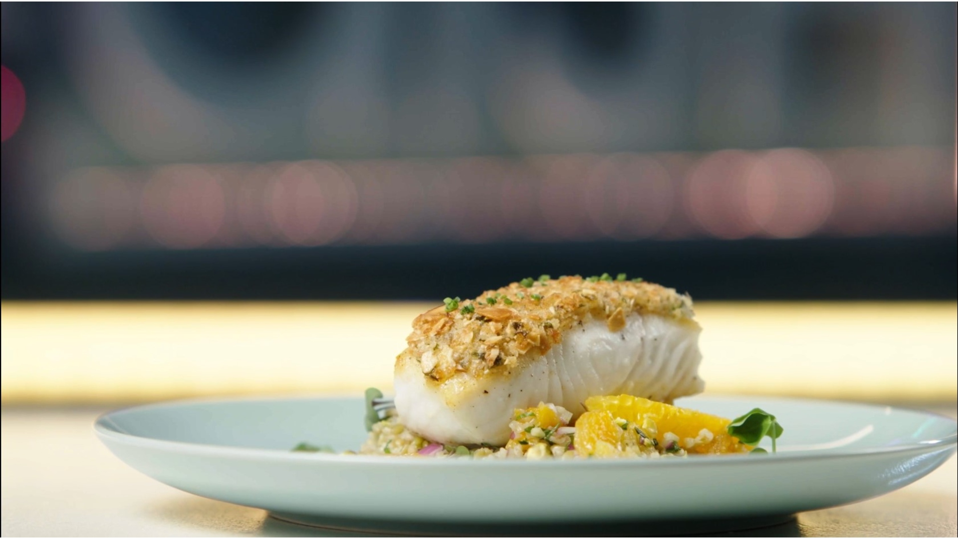 Heilbutt mit Kapern-Mandel-Kruste, ein Gourmet-Meeresfrüchte-Genuss