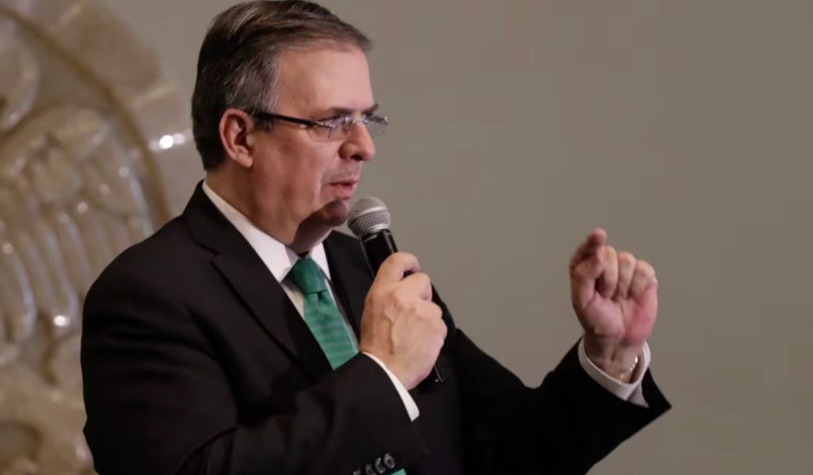 Un tiro al pie”, dice Ebrard tras amenaza de Trump sobre subir aranceles a  México; afectaría al sector automotriz, destaca