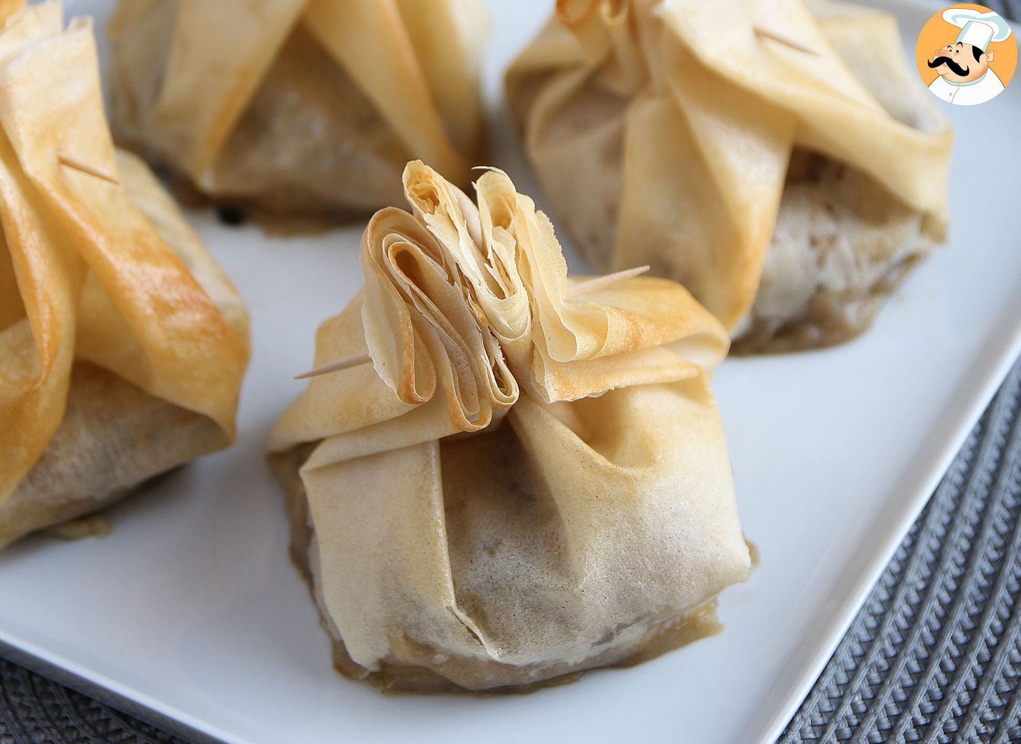 Extra knusprige aumônières mit pilzen, brie-käse und birnen
