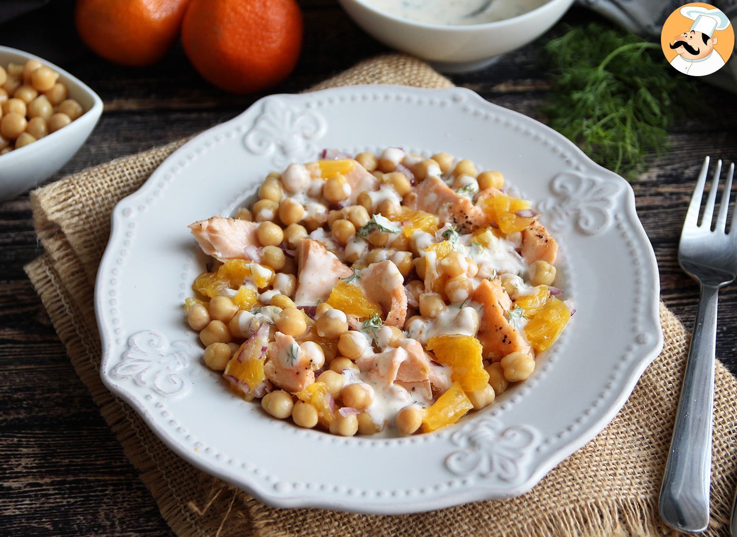 Lachs-, kichererbsen- und orangensalat