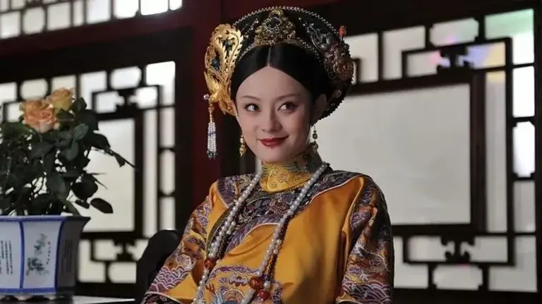 烂片看得越多,越怀念从前,全家一起守着电视机追剧的日子。 还记得《甄嬛传》播出时有多火吗?到这个月17号,它居然就已经播出整整13年了。 这部剧的口碑长盛不衰,不仅是因为剧情扎实,让人回味无穷,更因为其中蕴藏了太多人生智慧,值得细品学习。 烂片看得越多,越怀念从前,全家一起守着电视机追剧的日子。 还记得《甄嬛传》播出时有多火吗?到这个月17号,它居然就已经播出整整13年了。 这部剧的口碑长盛不衰,不仅是因为剧情扎实,让人回味无穷,更因为其中蕴藏了太多人生智慧,值得细品学习。