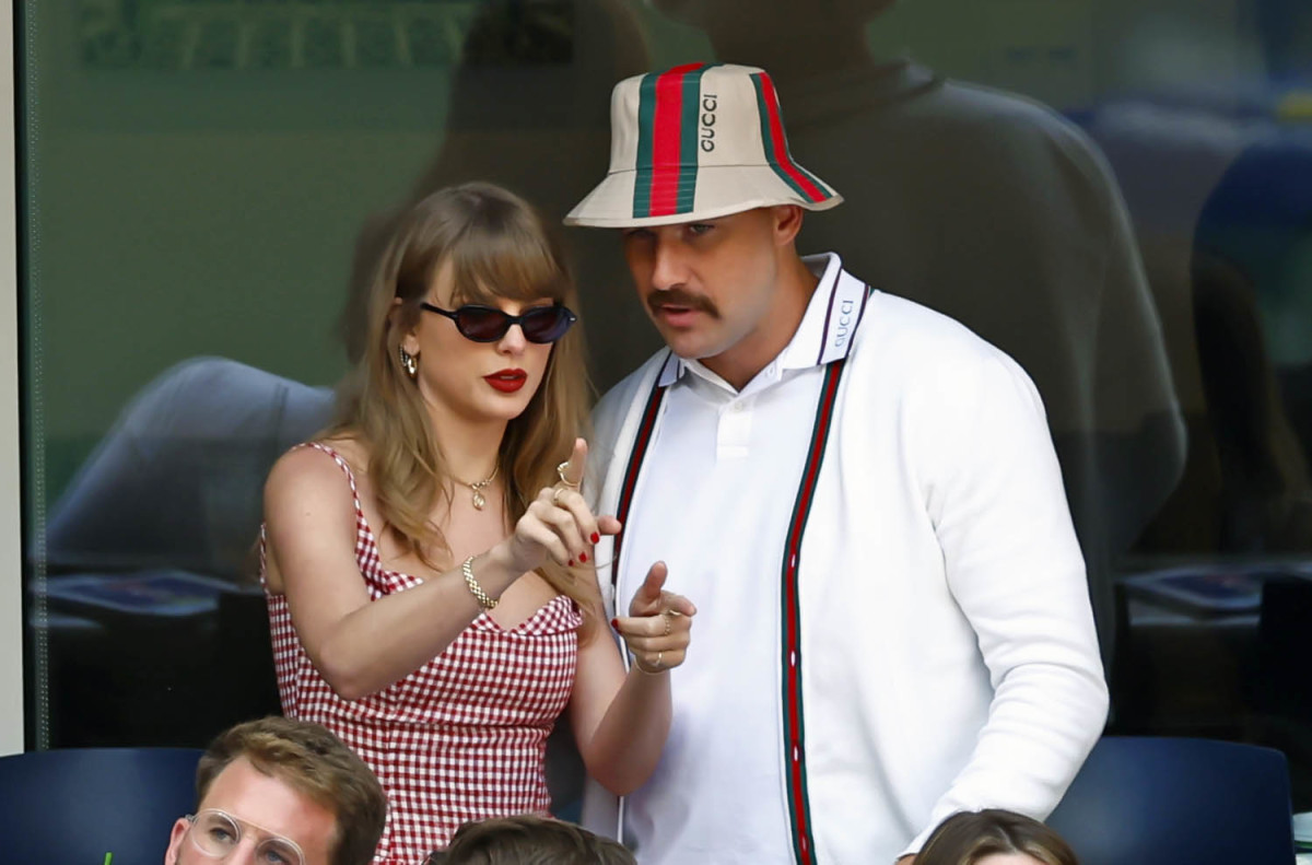 Recording artist Taylor Swift and Kansas City Chiefs tight end Travis Kelce. Mike Frey-Imagn Images