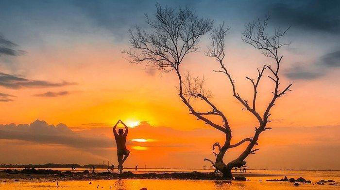 Sunset di Pantai Tanjung Kait tampak indah. (Instagram @canro.simarmata)