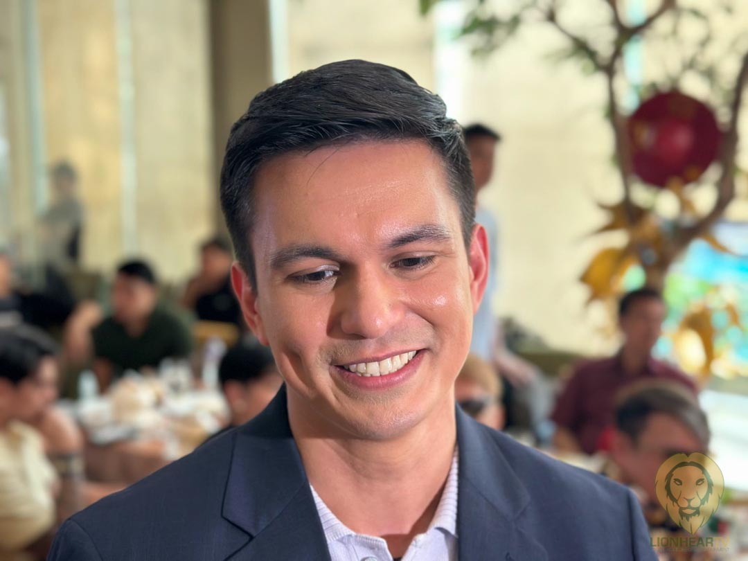 Chella Grace Falconer phủ nhận tin đồn cô hẹn hò với Tom Rodriguez