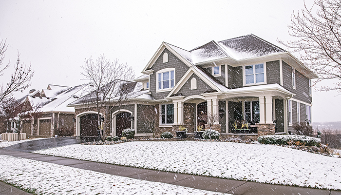 BEAUTY MOMENT: A Kansas City fan came to support Chiefs' Jaylen Watson and cleared the snow at his home, making him happy and emotional. nhathung