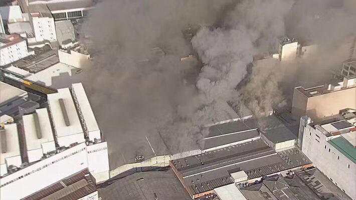 Incêndio atinge shopping de compras na região do Brás. Foto: Reprodução/TV Globo