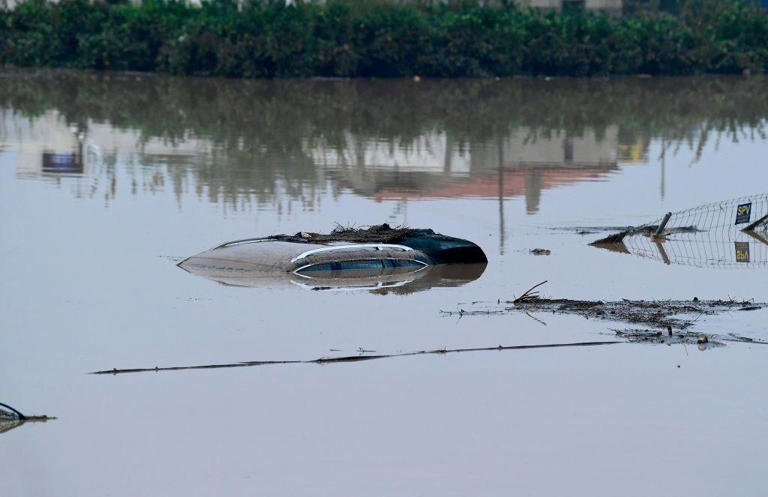 1 ano de chuva em 8 horas: a devastação provocada por 'tempestade do século' que matou ao menos 72 na Espanha