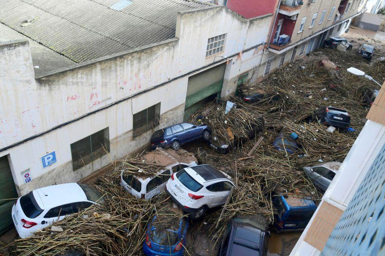 1 ano de chuva em 8 horas: a devastação provocada por 'tempestade do século' que matou ao menos 72 na Espanha