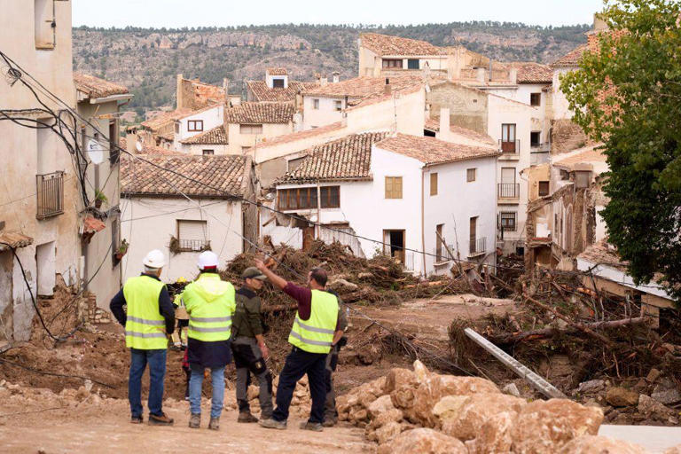 1 ano de chuva em 8 horas: a devastação provocada por 'tempestade do século' que matou ao menos 72 na Espanha