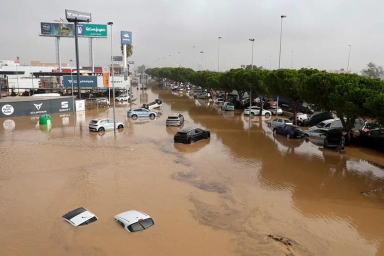 Vista general del polígono industrial de Sedaví anegado a causa de las lluvias torrenciales./ EFE-Miguel Ángel Polo