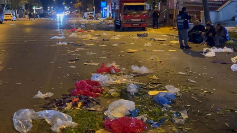 İstanbul'da belediye işçileri greve gitti, çöpler sokakta kaldı