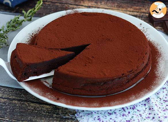 Hausgemachter schokoladenmousse-kuchen