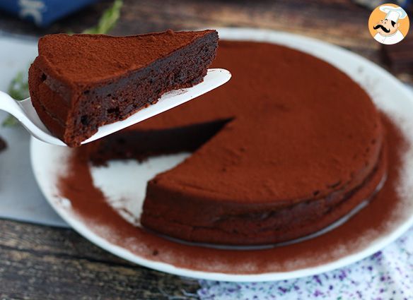 Hausgemachter schokoladenmousse-kuchen