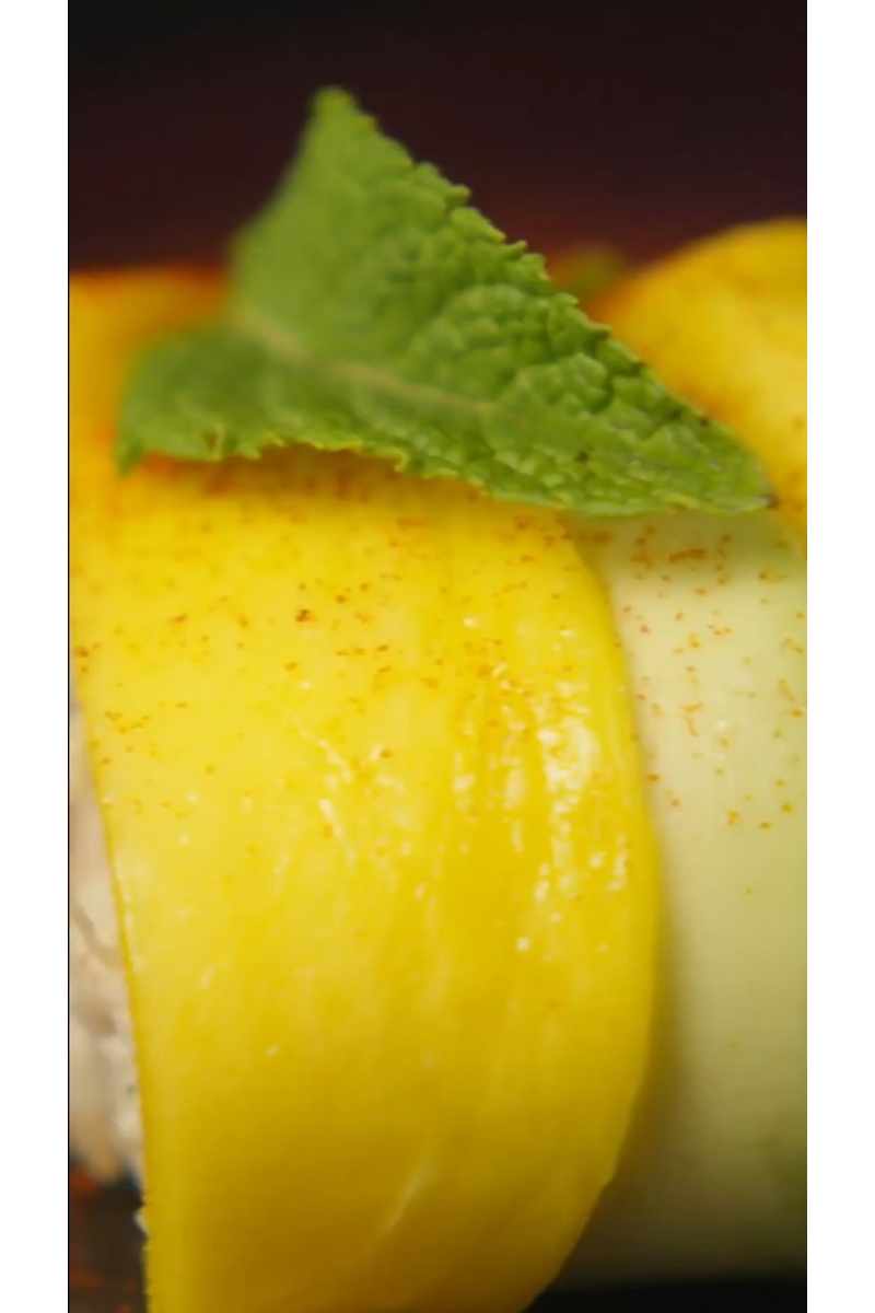Leckerer karibischer Krabbensalat mit Avocado und Mango