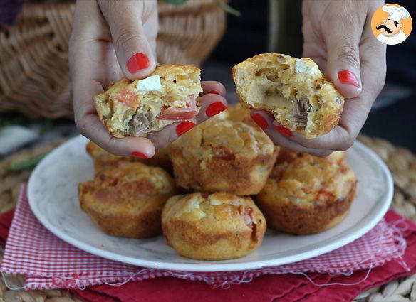 Passo 5 - Bolinho de atum, tomate e queijo feita (muffins salgados)