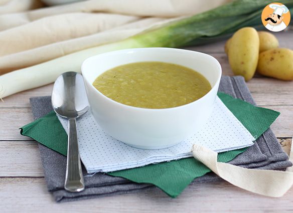 Schnelle und einfache kartoffel-lauch-suppe