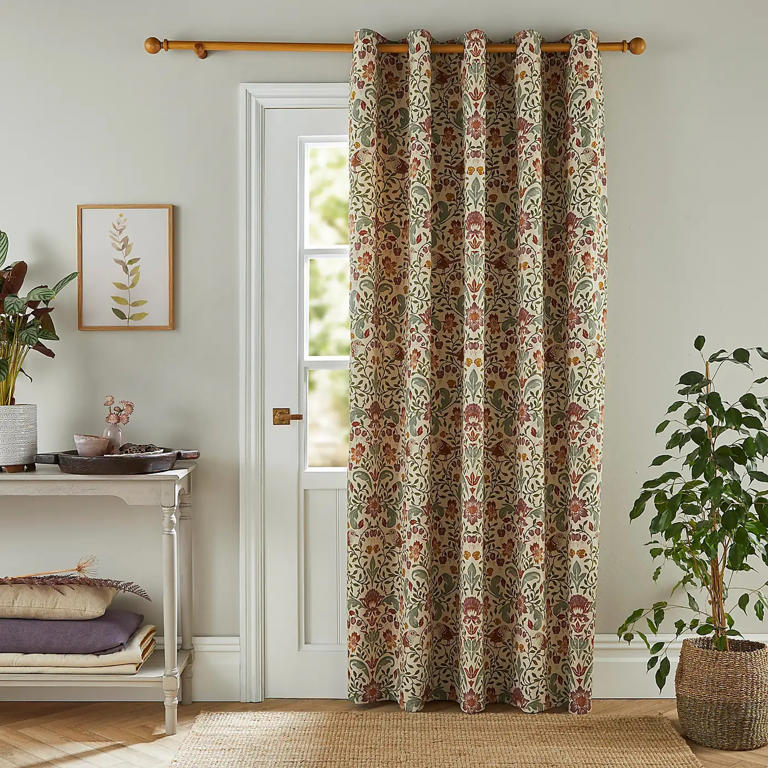 How to measure for eyelet curtains experts share their top tips to