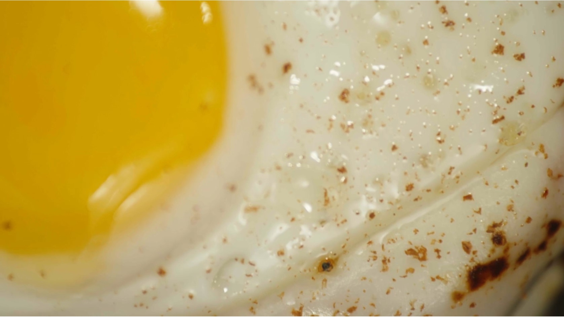 Croque Madame mit Béchamel und einem Hauch Zimt