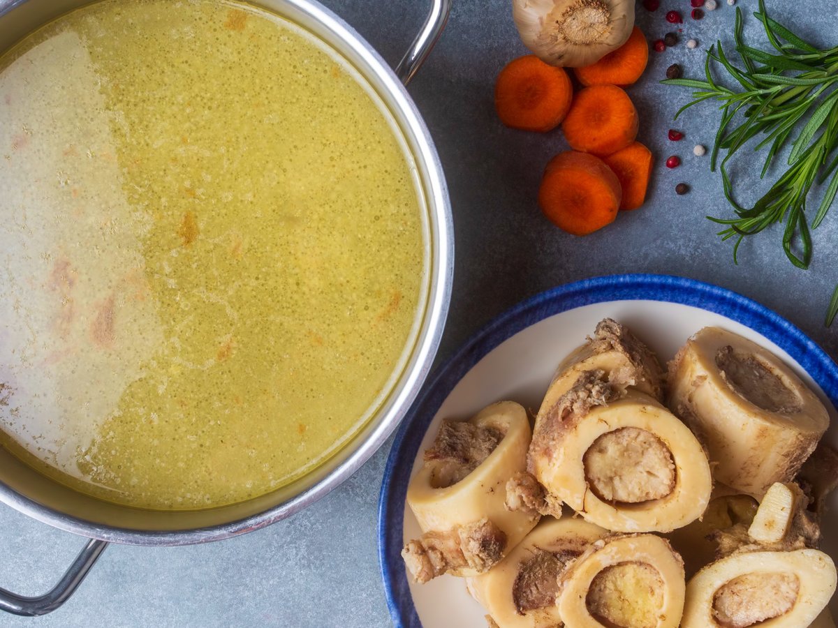 &amp;quot;Flüssiges Gold&amp;quot;: Ist Knochenbrühe wirklich so gesund?