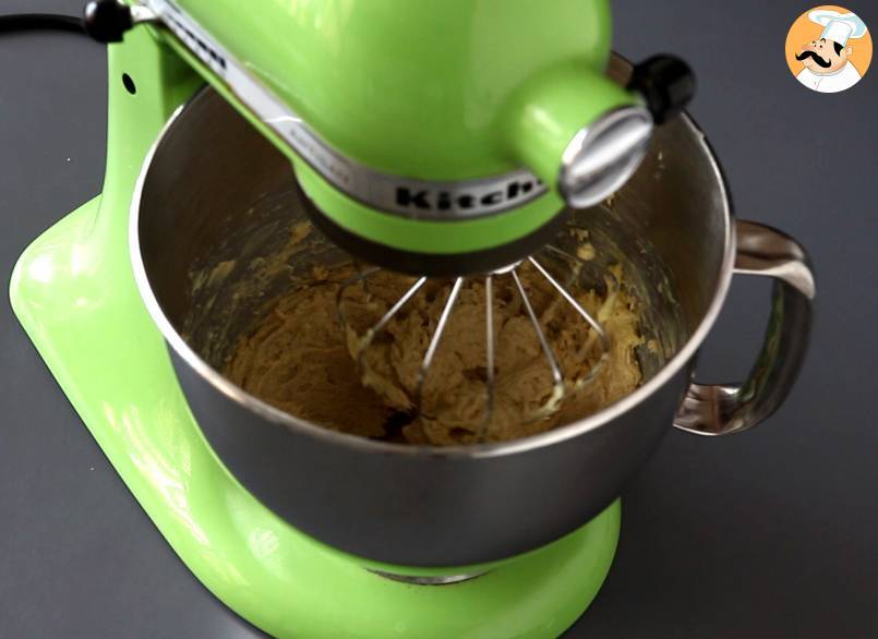 Cookies xxl haselnüsse, milchschokolade und pralinen